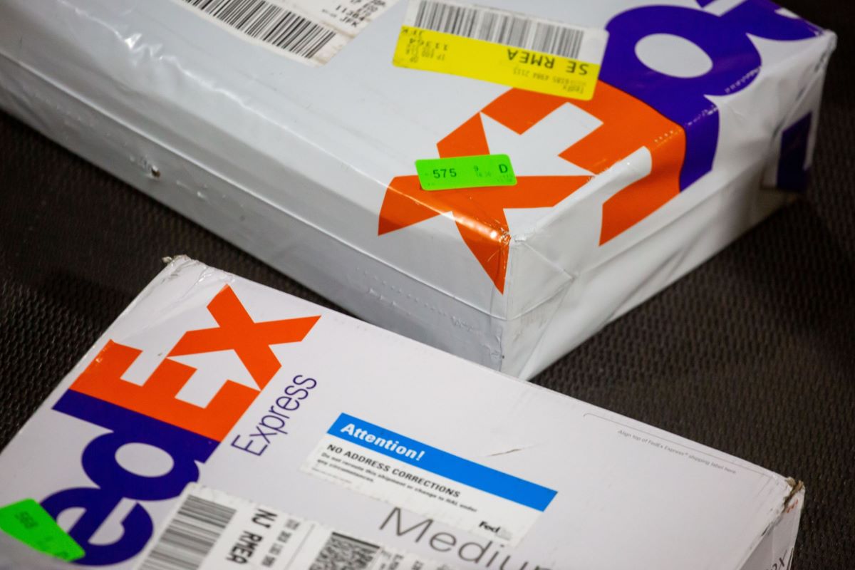 Fedex package delivery bloomberg
